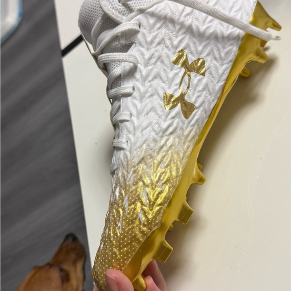 NEW Under Armour Gold and White Sports Cleats - Picture 5 of 6